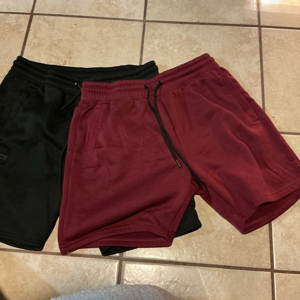 The Honest Company Black and Burgundy Men Shorts Hybrids